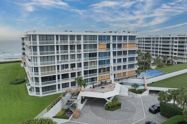 Sloans Curve in Palm Beach, FL - Building Photo - Building Photo