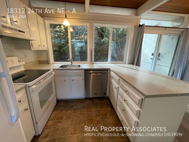 18312 24th Ave NE in Shoreline, WA - Building Photo - Building Photo