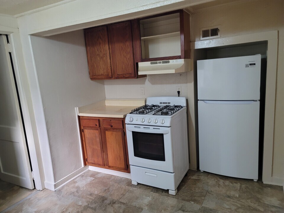 324 E Wood St, Unit Unit 2 in Vineland, NJ - Building Photo