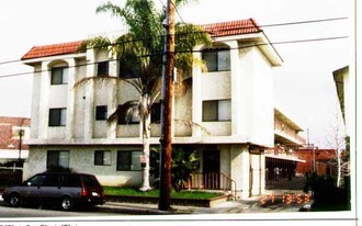 13640 Chadron Ave in Hawthorne, CA - Building Photo