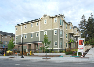 1035 N Fairoaks Ave in Sunnyvale, CA - Building Photo - Building Photo