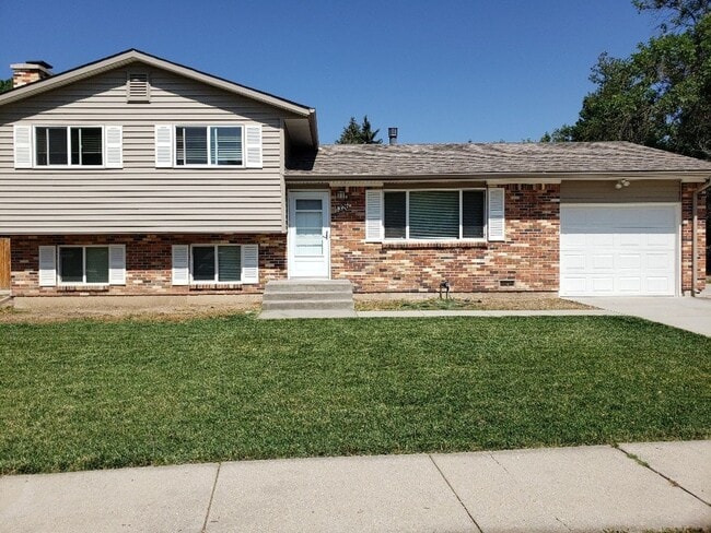 1326 Lewis Ln in Colorado Springs, CO - Building Photo - Building Photo