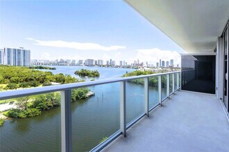 16385 Biscayne Blvd, Unit 904 in Aventura, FL - Building Photo - Building Photo