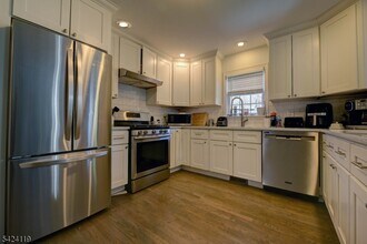 31 Ashwood Ave in Summit, NJ - Foto de edificio - Building Photo