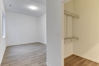 100 E 14th St in Chicago, IL - Foto de edificio - Building Photo