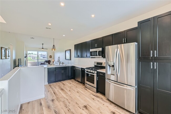 668 Peachy Canyon Cir in Las Vegas, NV - Building Photo - Building Photo