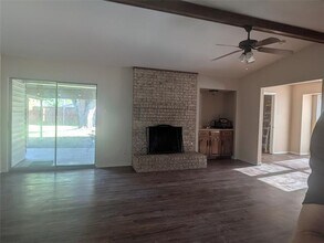 3430 Latham Dr in Garland, TX - Foto de edificio - Building Photo