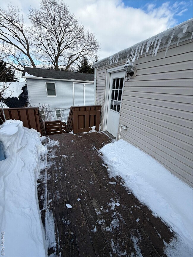 712 7th St in West Babylon, NY - Building Photo - Building Photo