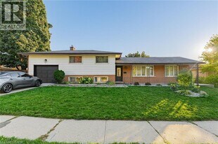 19 Elm Ridge Dr in Kitchener, ON - Building Photo