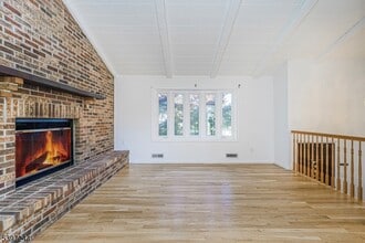 17 Throckmorton Ln in Old Bridge, NJ - Building Photo - Building Photo