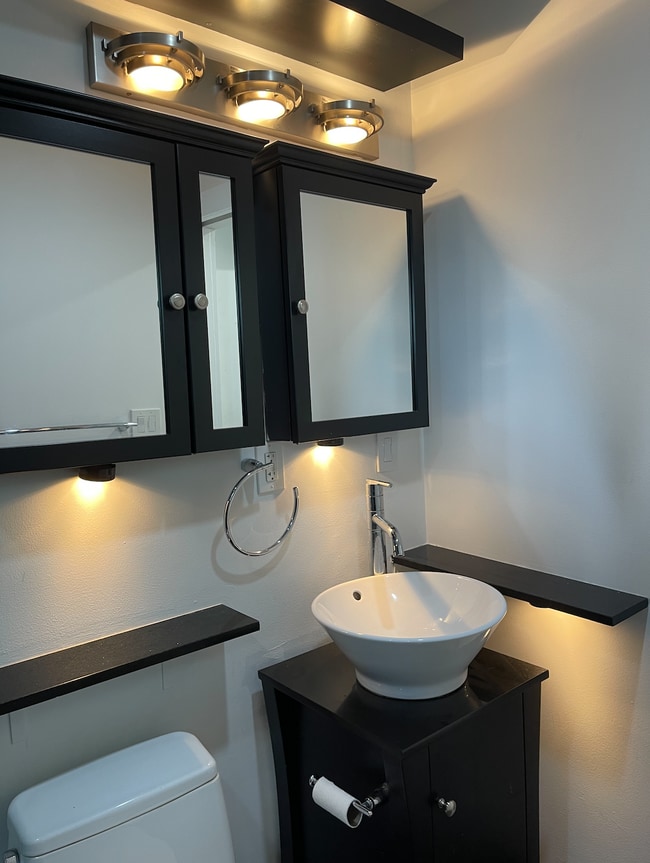 1006 NE 11th St, Unit Back Unit in Fort Lauderdale, FL - Building Photo - Building Photo