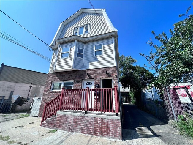 property at 920 Maplewood Ave