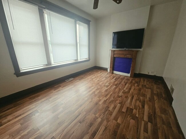 property at 725 W 69th St