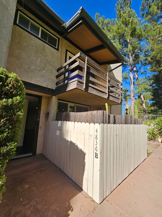 4836 Balboa Ave in Encino, CA - Foto de edificio