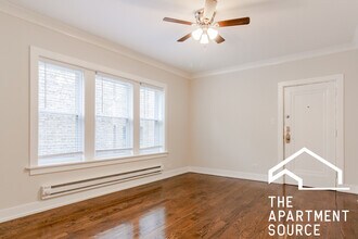 648 W Roscoe St in Chicago, IL - Building Photo - Building Photo