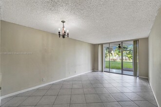 9440 Poinciana Plz in Davie, FL - Building Photo - Building Photo