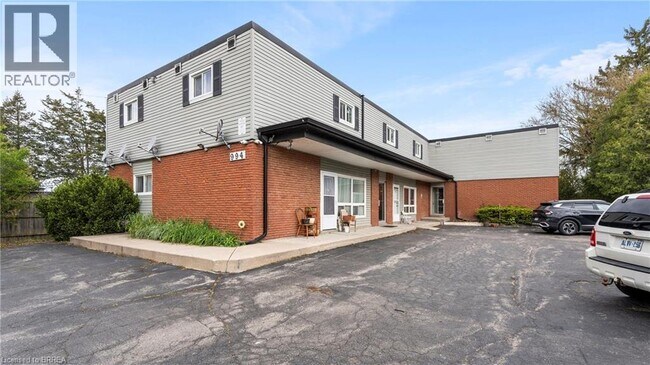 994 Colborne St E in Brantford, ON - Building Photo - Building Photo