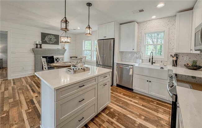 710 Evelyn Dr in Seneca, SC - Building Photo - Building Photo