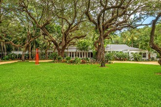 11015 Lakeside Dr in Coral Gables, FL - Building Photo - Building Photo
