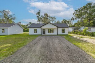 106 County Rd 3704 in Splendora, TX - Building Photo