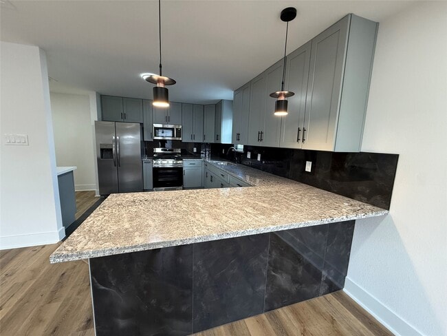 property at 611 N Eastwood St