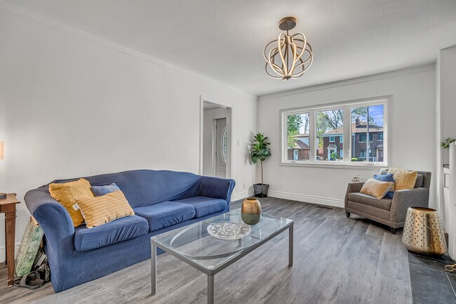 759 Eglinton Av E in Toronto, ON - Building Photo - Building Photo