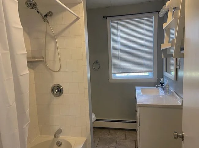 32 Clyde St, Unit 2nd Floor in West Warwick, RI - Building Photo - Building Photo