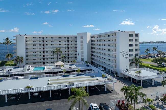 Lake Harbour Towers South in Lake Park, FL - Building Photo - Building Photo