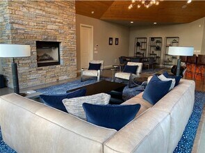 17 W Augusta Ct in Rogers, AR - Building Photo - Building Photo