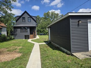 429 W 102nd Pl in Chicago, IL - Building Photo - Building Photo