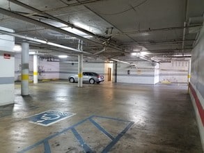 1335 N La Brea Ave in Los Angeles, CA - Foto de edificio - Interior Photo