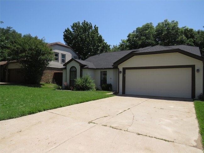 2308 Crestmeadow St, Unit 6420 in Denton, TX - Building Photo - Building Photo