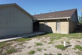 1913 Normal Park Dr in Huntsville, TX - Building Photo - Building Photo