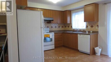 5753 Retreat St in Mississauga, ON - Building Photo - Building Photo