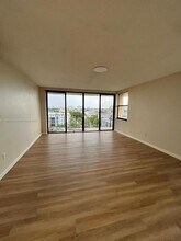 1470 NE 123rd St in North Miami, FL - Foto de edificio - Building Photo