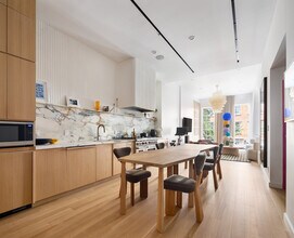 346 W 22nd St in New York, NY - Building Photo - Building Photo