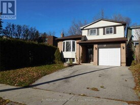 22 Springhead Gardens in Richmond Hill, ON - Building Photo