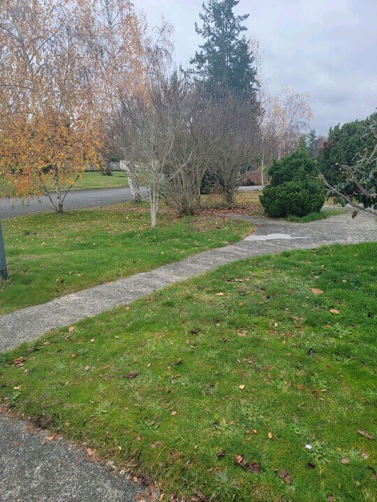 10617 Westwood Dr SW in Tacoma, WA - Building Photo
