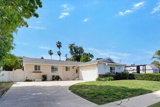 17208 Minnehaha St in Granada Hills, CA - Building Photo - Building Photo