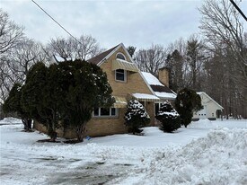 933 Bay Rd in Webster, NY - Building Photo