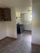 1825 E Pierce St in Luling, TX - Building Photo - Building Photo
