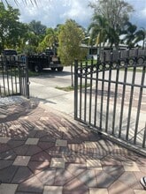 240 NE 27th St in Pompano Beach, FL - Building Photo - Building Photo