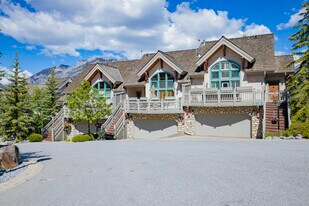 5 Antelope Ln in Banff, AB - Building Photo