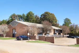 Parkchester Apartments in Pineville, LA - Foto de edificio - Building Photo