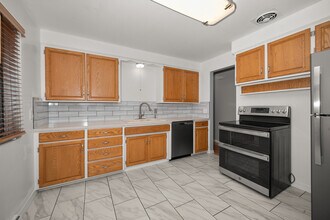 6028 N Lincoln St in Spokane, WA - Foto de edificio - Building Photo