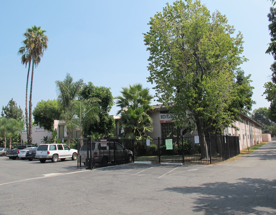 The Broadway Apartments in Whittier, CA - Building Photo