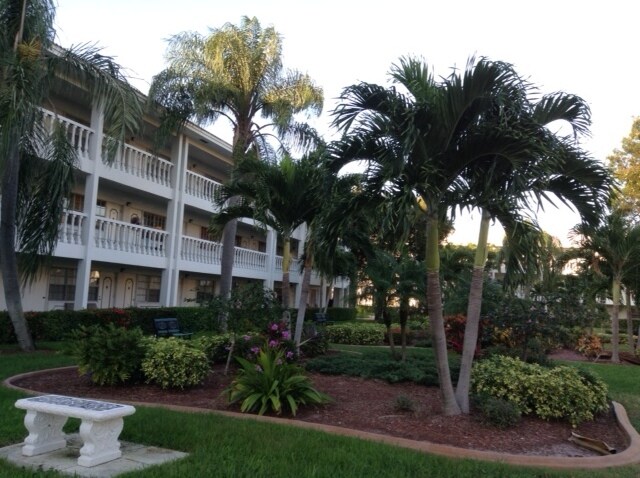 5208 NE 24th Ter, Unit 121 in Fort Lauderdale, FL - Foto de edificio