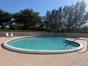 4570 NW 18th Ave in Pompano Beach, FL - Building Photo - Building Photo