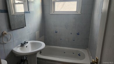 75 Ingraham St in Hempstead, NY - Building Photo - Building Photo