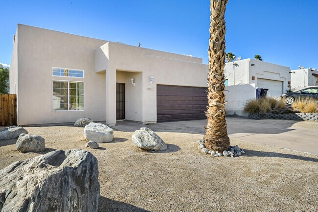 10321 Palm Dr in Desert Hot Springs, CA - Building Photo - Building Photo